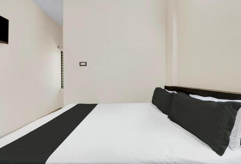 酒店 Oyo 823110 Lakshmi Deluxe Lodge