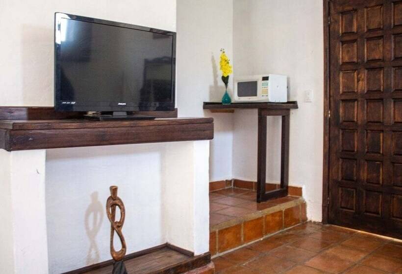 هتل Solache Inn