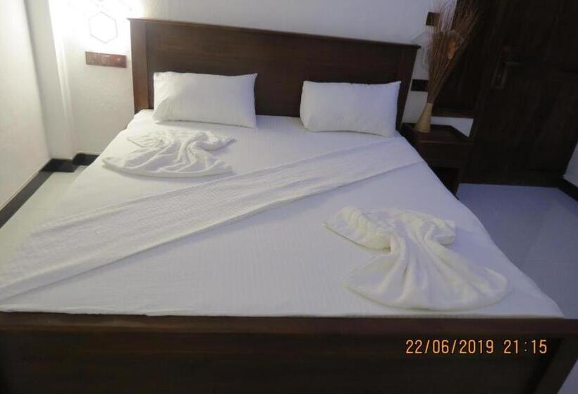 هتل The White Pillow