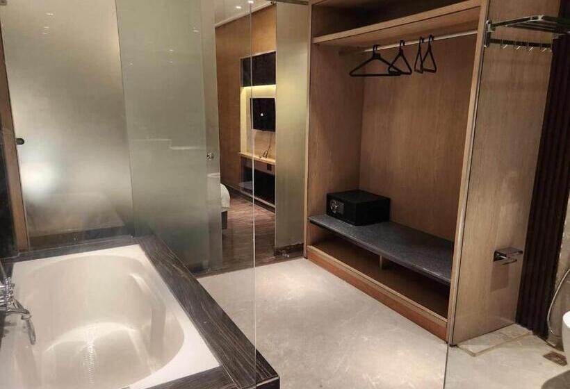 هتل Levelup Signature