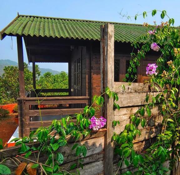 בית מלון כפרי On The High Ground Tourism Point