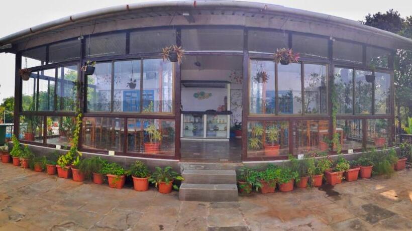 בית מלון כפרי On The High Ground Tourism Point