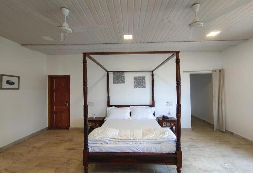 בית מלון כפרי On The High Ground Tourism Point