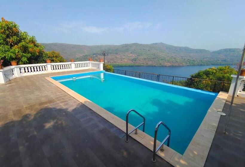 בית מלון כפרי On The High Ground Tourism Point