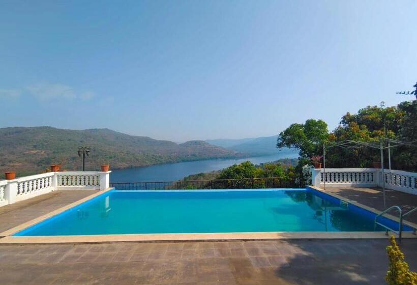 בית מלון כפרי On The High Ground Tourism Point