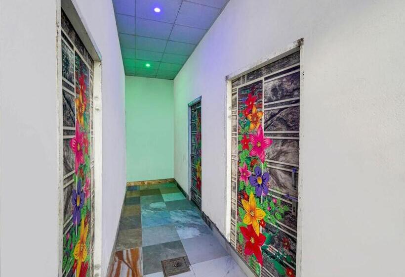 호텔 Oyo Yadav Restaurant & Family Rooms