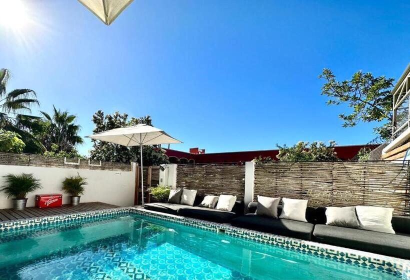 هاستل Baja House