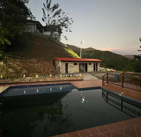 בית מלון כפרי Mountain View