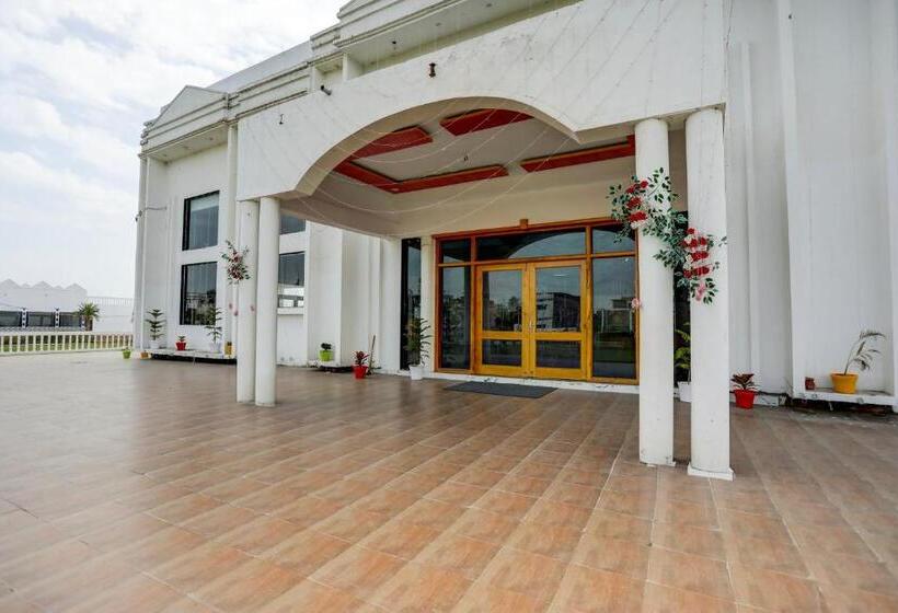 호텔 Oyo Varda Resort