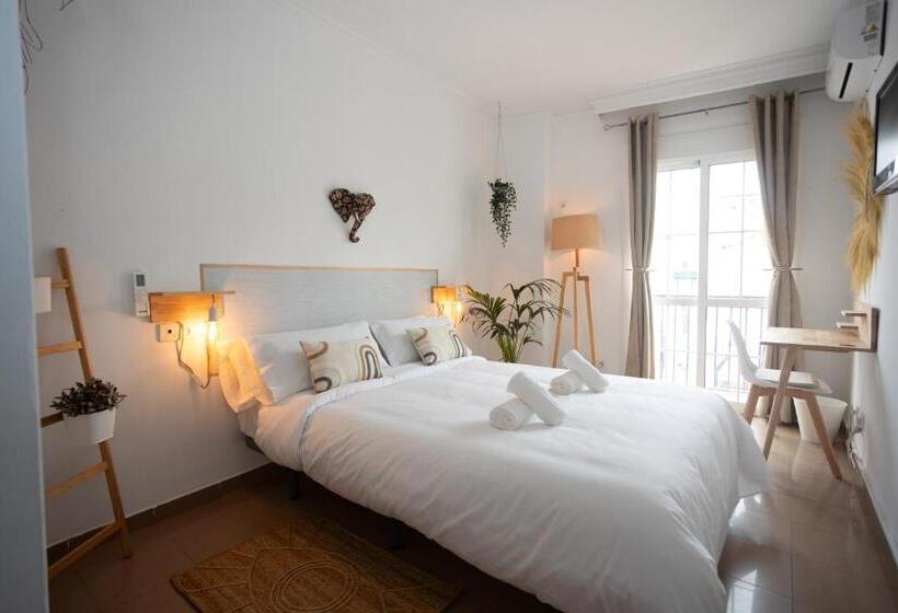 פנסיון Naim Guest House Nerja