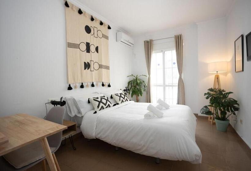 פנסיון Naim Guest House Nerja