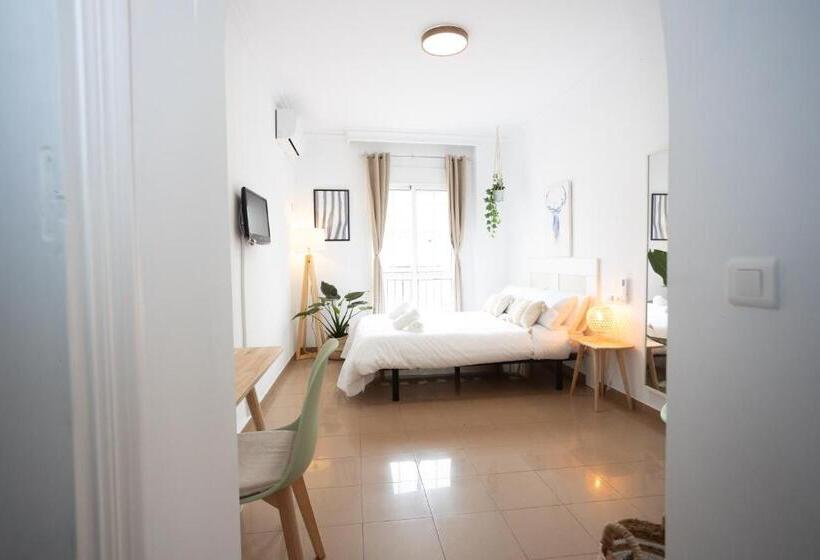 פנסיון Naim Guest House Nerja