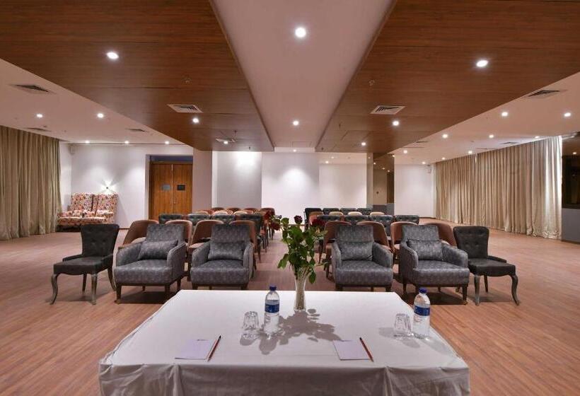 リゾートホテル Clubhouse Hotel Morbi