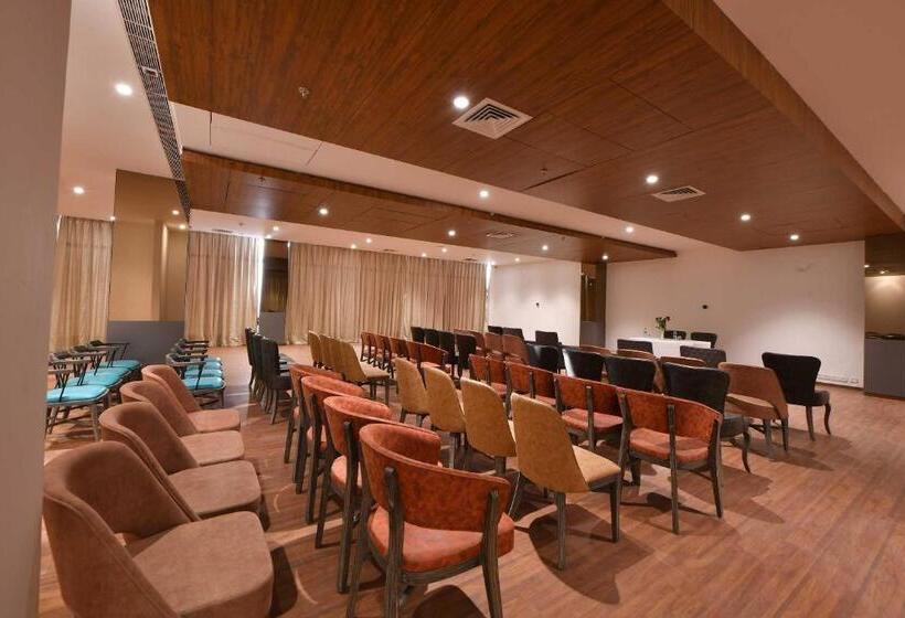 リゾートホテル Clubhouse Hotel Morbi