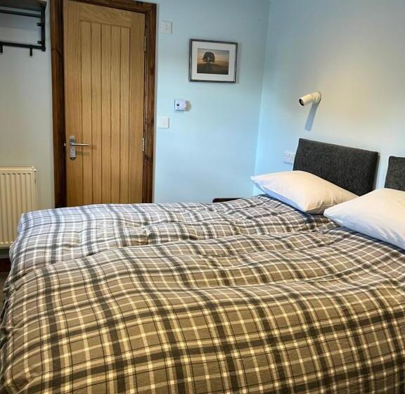 تختخواب و صبحانه Comus Inn