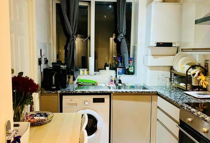 צימר City View Sunset Luxurious Apartment In London Zone 1 Including One Family Twin Room With Its Own St