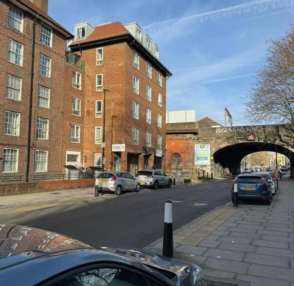 צימר City View Sunset Luxurious Apartment In London Zone 1 Including One Family Twin Room With Its Own St