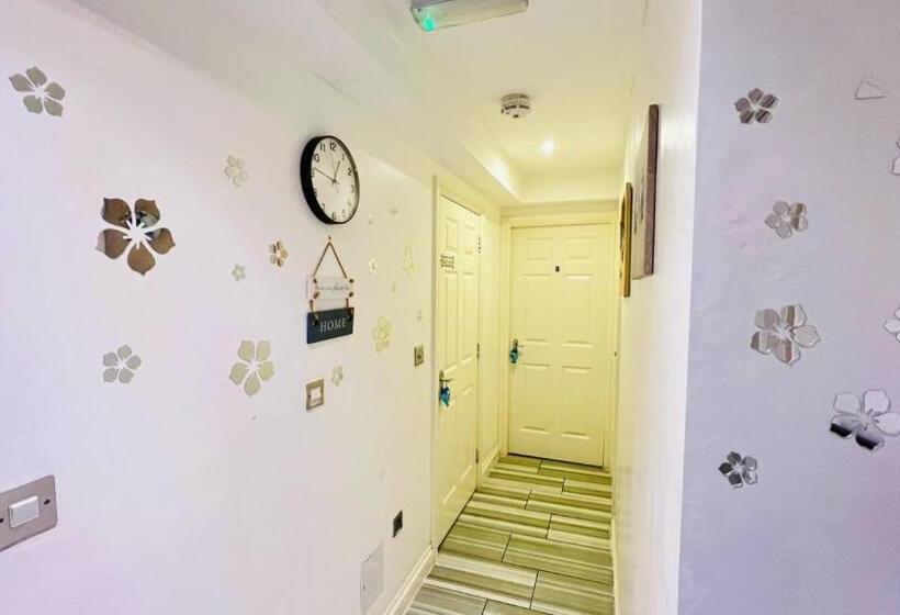 צימר City View Sunset Luxurious Apartment In London Zone 1 Including One Family Twin Room With Its Own St