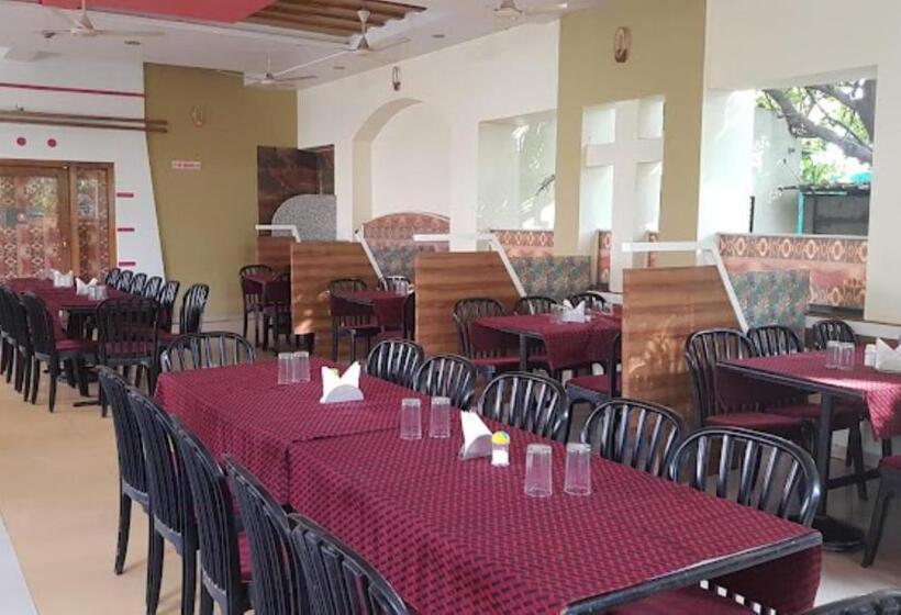ホテル Rasraj , Dhule