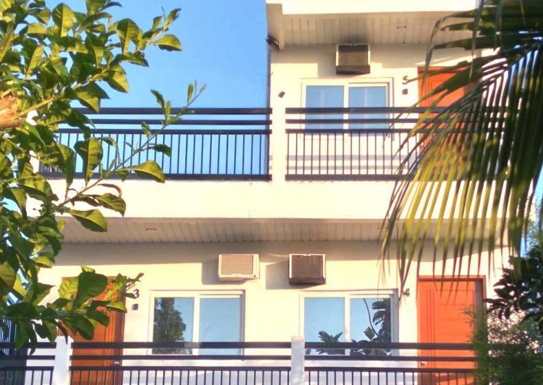 Отель Riverfront Deluxe Residences