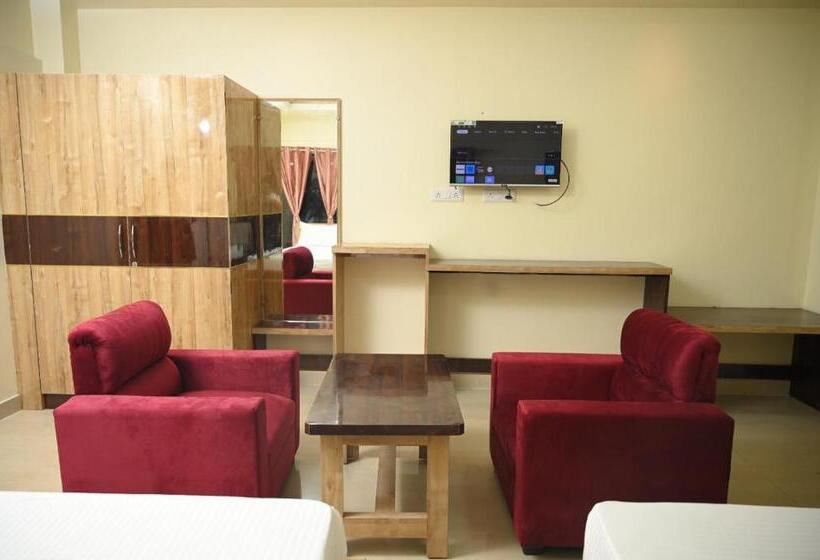 酒店 Saanvi Royal Club