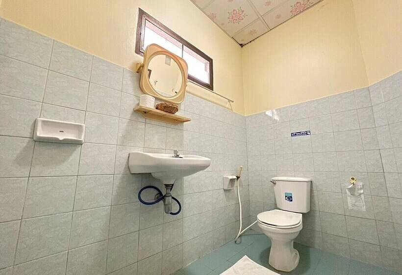 בית מלון כפרי Sea View Resort Rayong