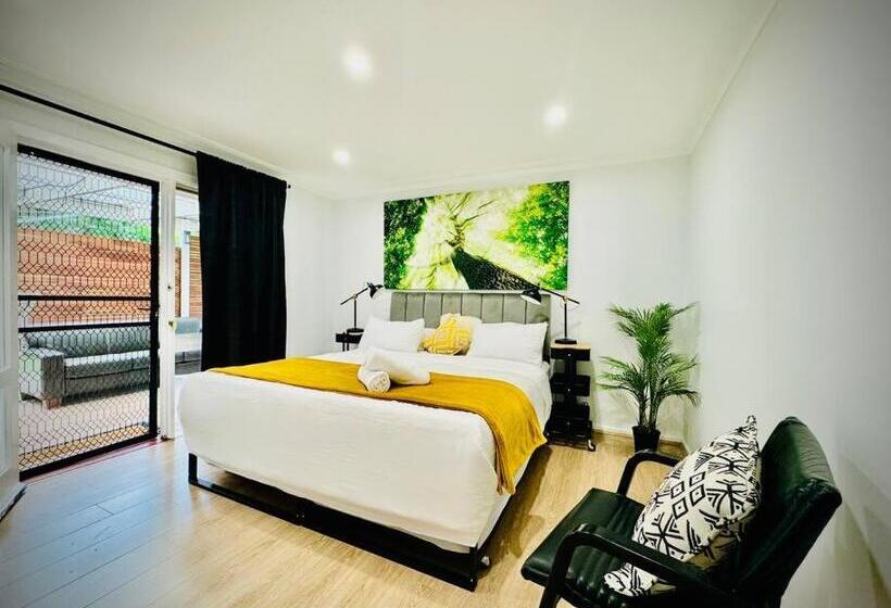 Пансион Charming Granny Flat Conveniently Located Near Knox Shopping Center