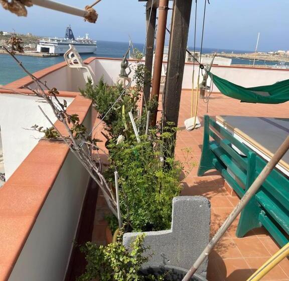 تختخواب و صبحانه Bb Lampedusa Cavaliere