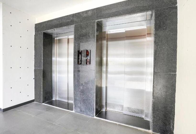 Fabhotel Grey Sky   Nr Gandhinagar Sector 11