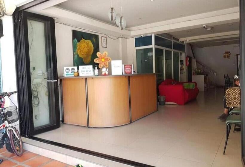 فندق Jomtien Seaside Guesthouse
