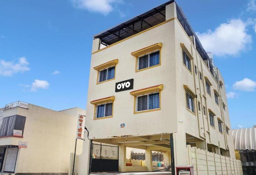호텔 Oyo Om Sai Lodge