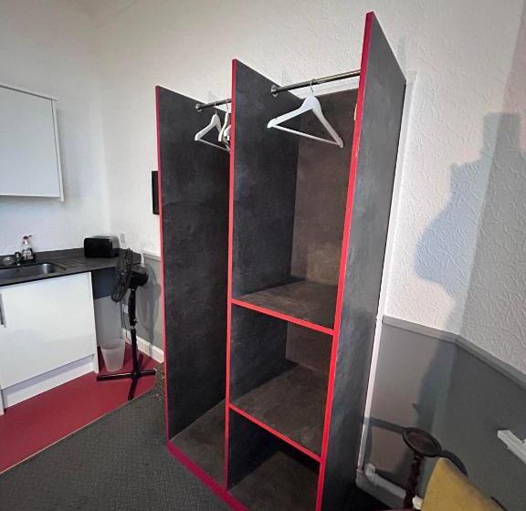 هتل The Office Bar And Restaurant