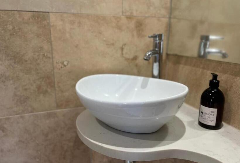 בית מלון כפרי The Roost