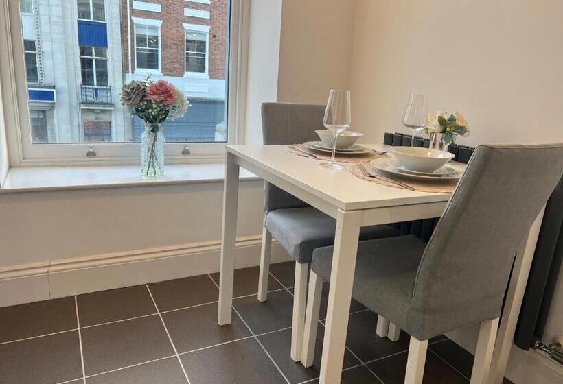 پانسیون Hull City Apartment No 09