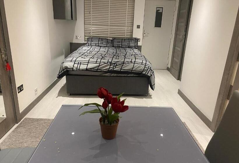 پانسیون Modern Studio In Natural Surroundings