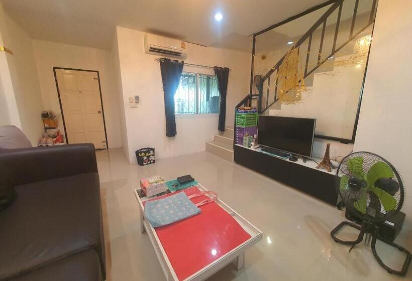 펜션 Tawatchai House Phuket