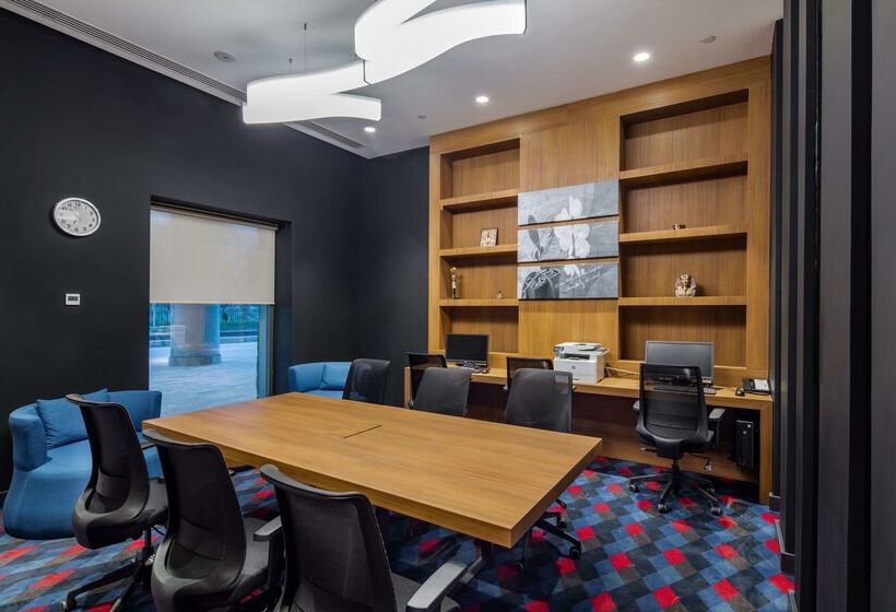 هتل Hampton By Hilton Izmir Aliaga