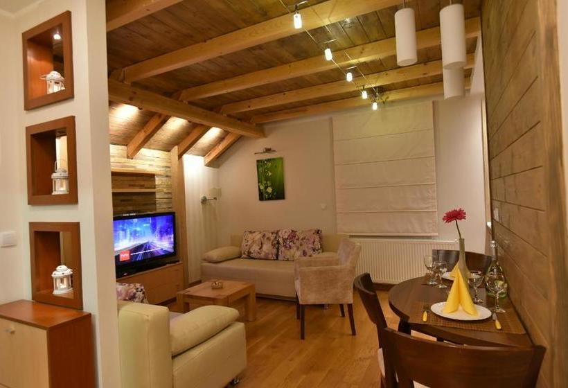 هتل Villa Natural Wood