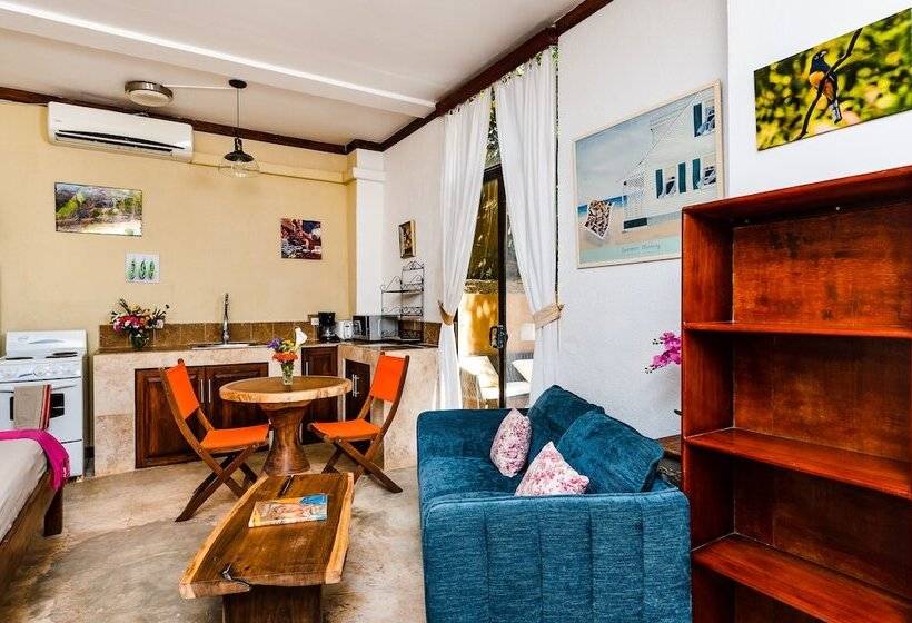 هتل Villa Nautilus