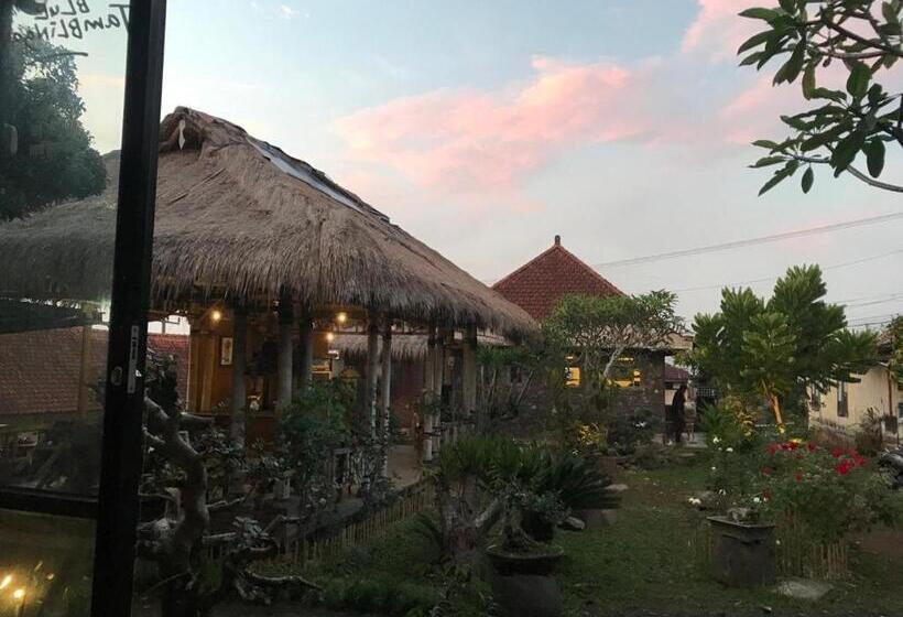 호스텔 Kraras Munduk Guest House & Donbiyu Rendezvous Restaurant