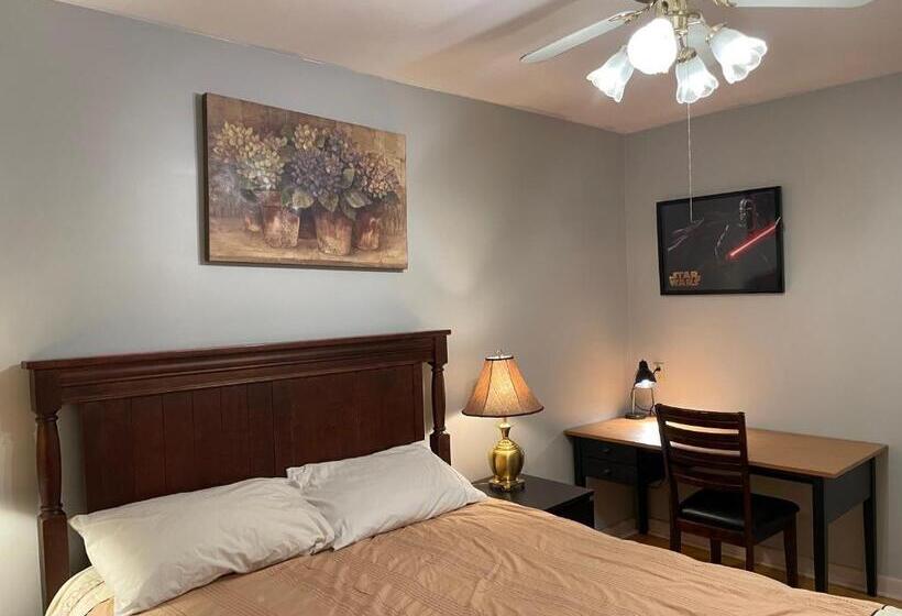 تختخواب و صبحانه Bright Room In A Castle