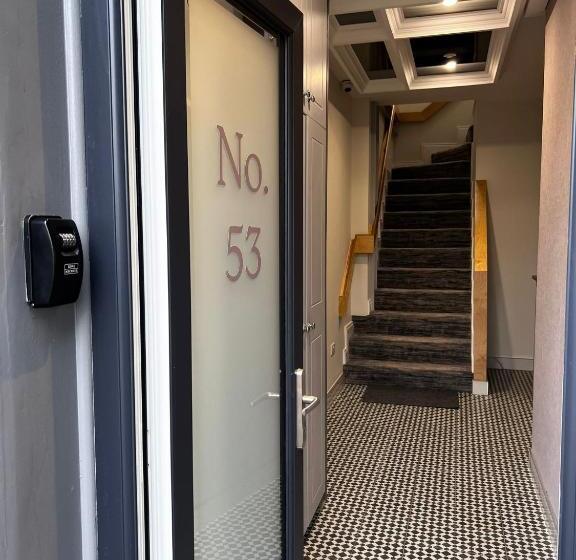 酒店 53 Luxury Rooms