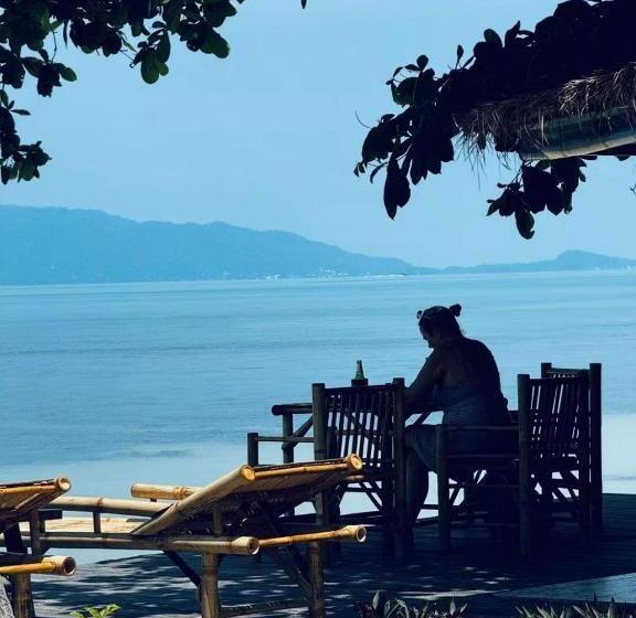 هتل A Little Bungalows By Beach