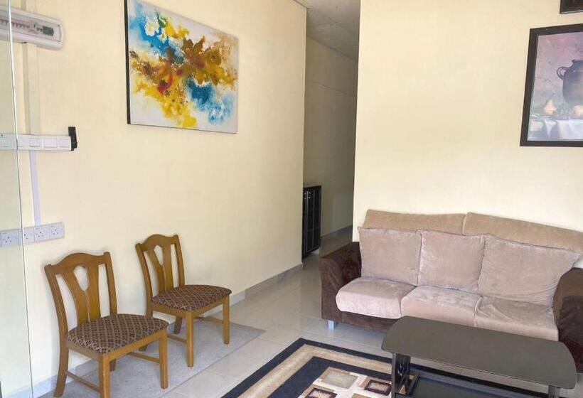 فندق Oyo Home 90904 Ray Yan Guesthouse
