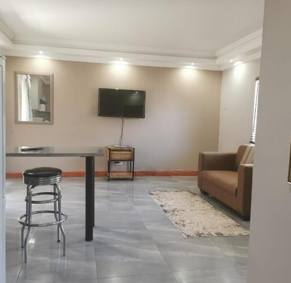 18 On Kuruman B&b