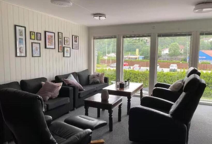 Alberg Single Room With Shared Spaces
