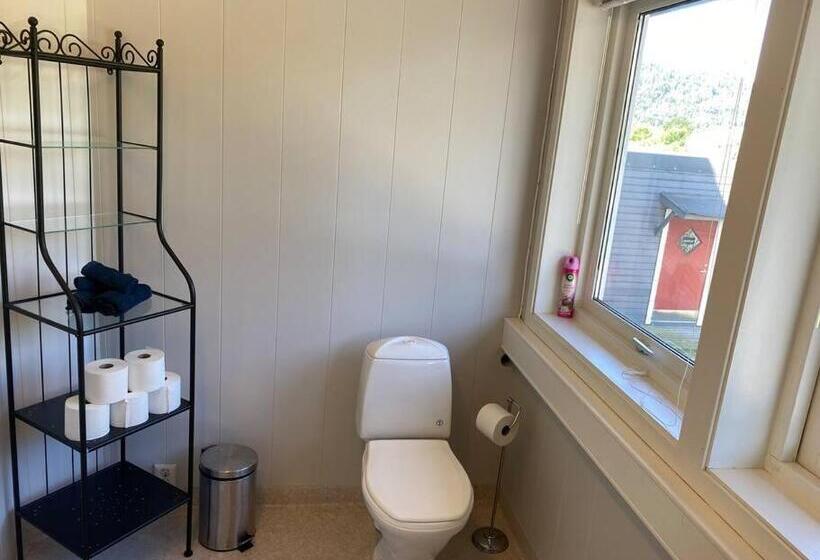 Alberg Single Room With Shared Spaces