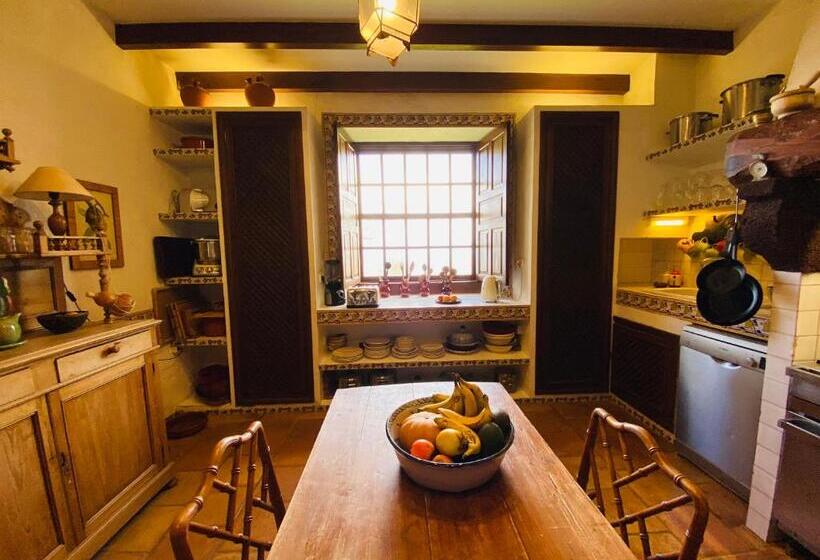 تختخواب و صبحانه La Rayuela Suites