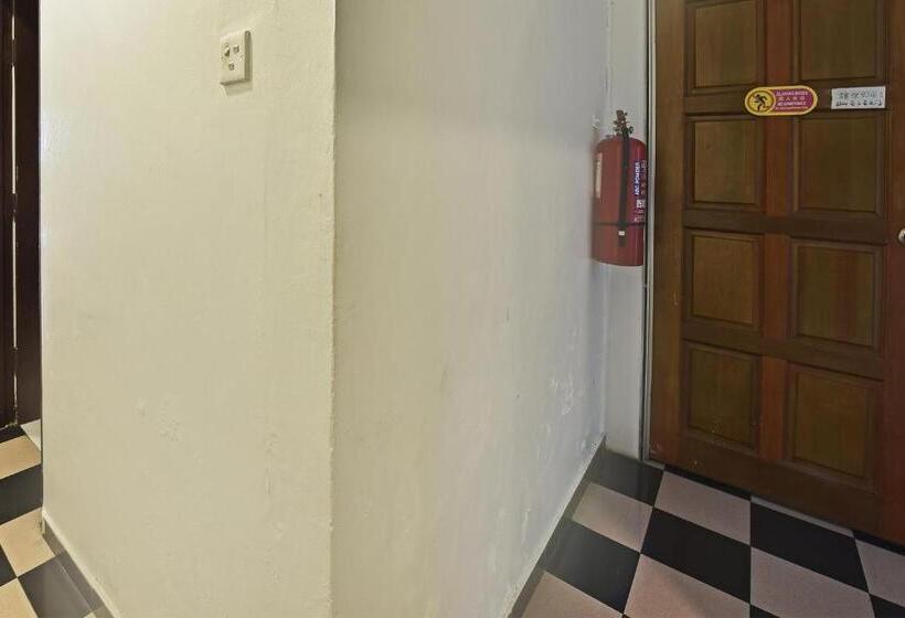 酒店 Oyo 90806 Rumah Tumpangan Laut Selatan