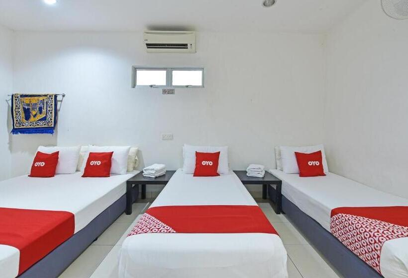 هتل Oyo 90879 Eleven Inn